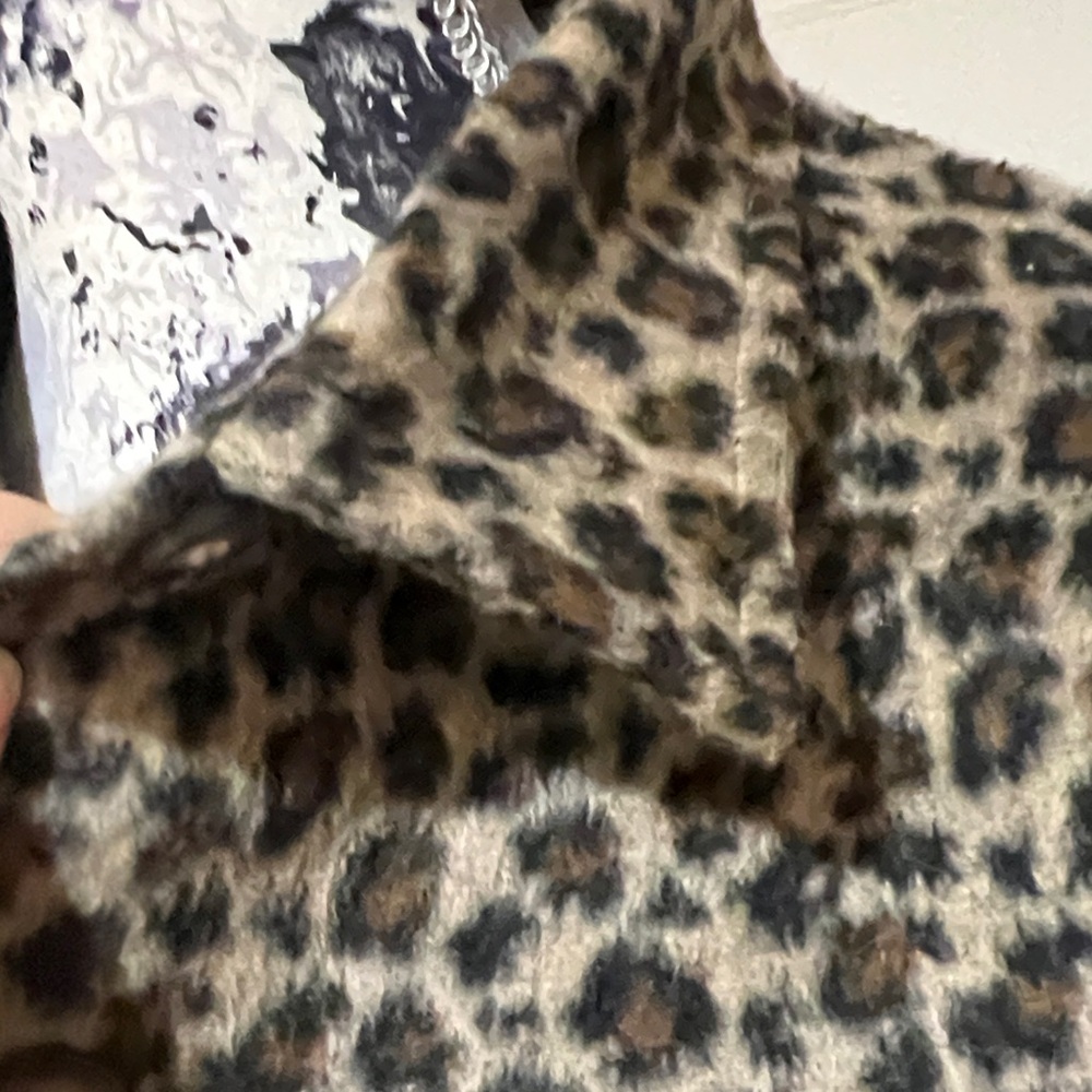 Leopard Print Women’s Shacket - Picture 5 of 10
